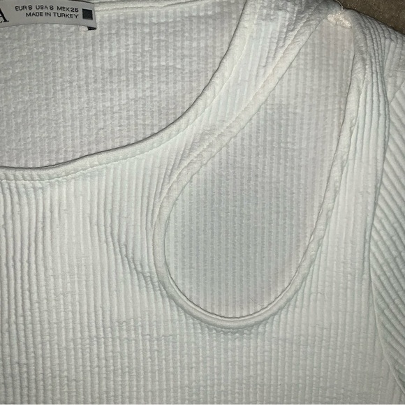 Zara Ribbed Cutout Top - Picture 3 of 4